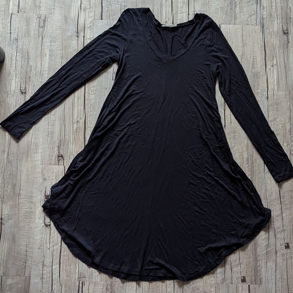 Dresses & Skirts - Black Long Sleeve Dress